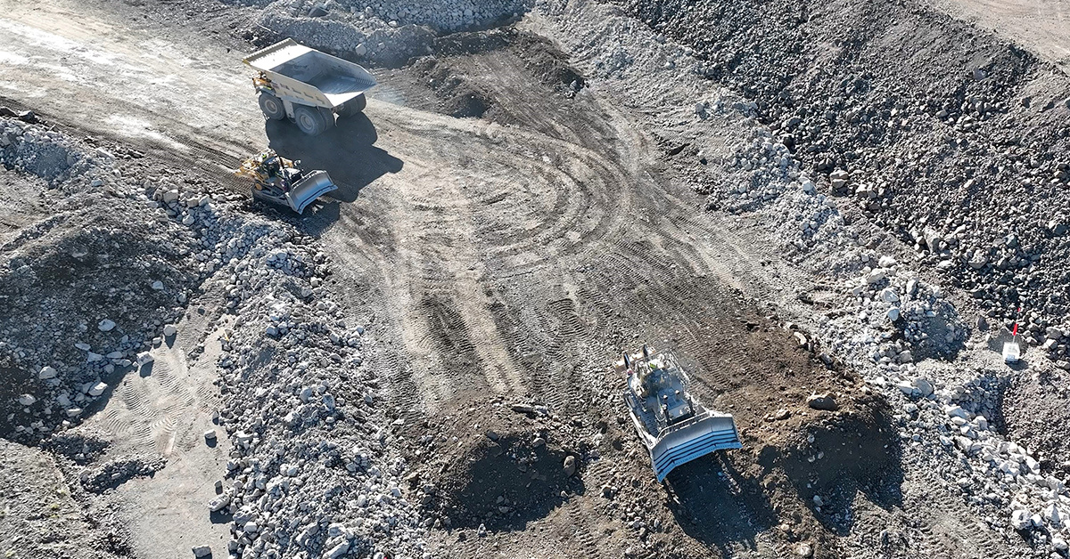 Newmont opera la primera flota de bulldozers teledirigidos por 5G del mundo con Ericsson Private 5G