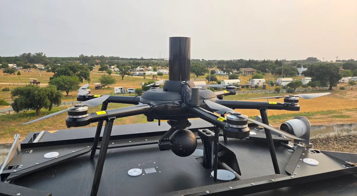 Telefónica y la Agencia de Emergencias de Andalucía despliegan drones 5G para mejorar la seguridad en El Rocío